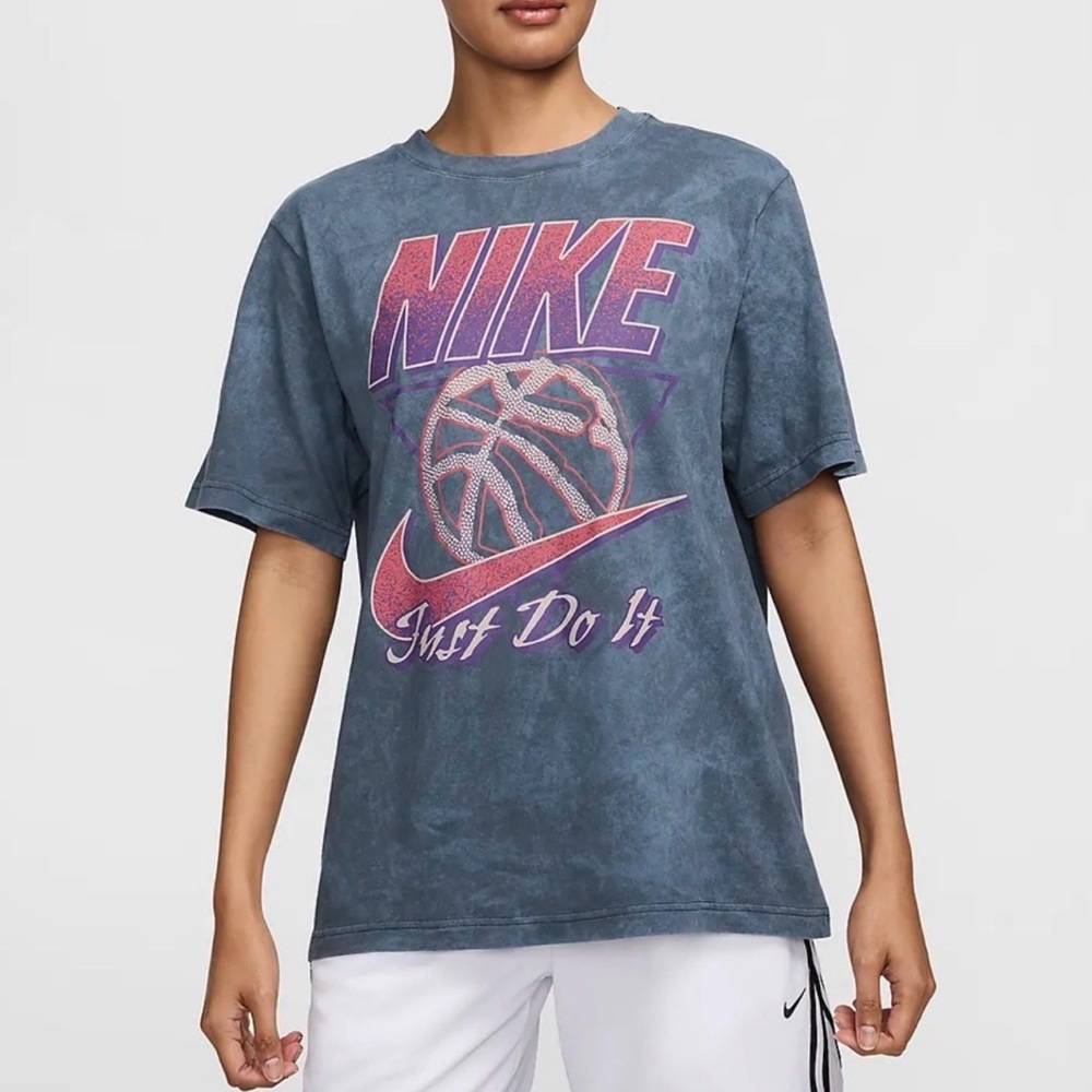 A8 Nike Just Do It✔️ Blue Basketball Graphic Tee with Pink Accents (Medium)